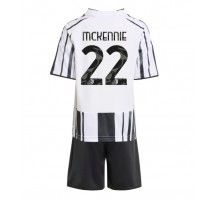 Juventus Weston McKennie #22 Koszulka Podstawowa dzieci 2025-26 Krótki Rękaw (+ krótkie spodenki)